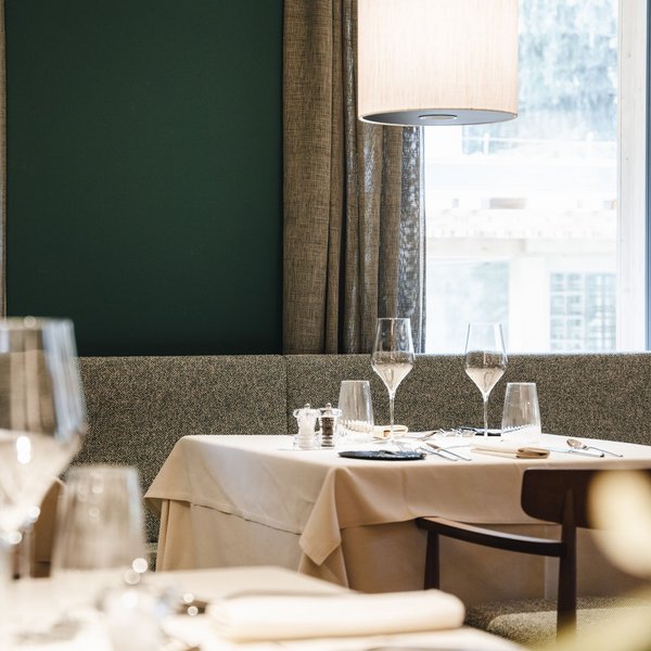 Sensoria Dolomites – Luxury for the Soul Elegant restaurant table set with wine glasses and cutlery